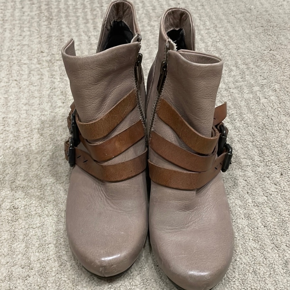 OTBT Lasso wedged bootie size 7.5 M tan with wrapped leather